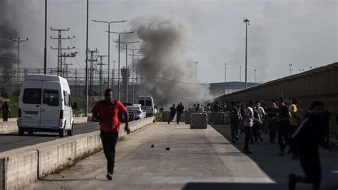 İ­s­r­a­i­l­ ­G­a­z­z­e­­y­i­ ­h­a­v­a­d­a­n­ ­v­u­r­d­u­